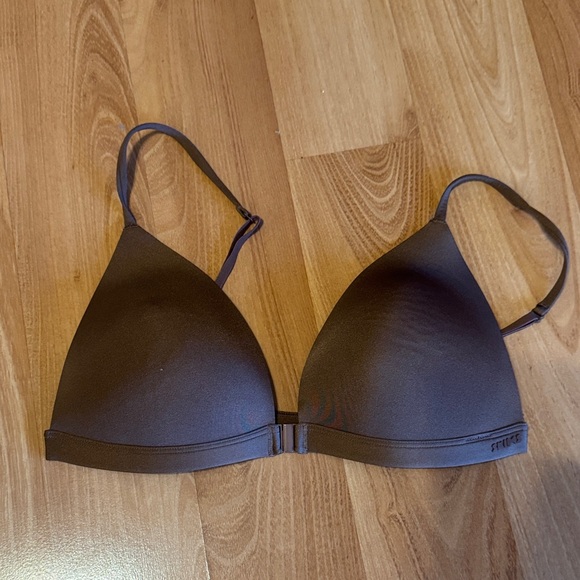 SKIMS wireless front-closure Bra in Jasper - Picture 6 of 9